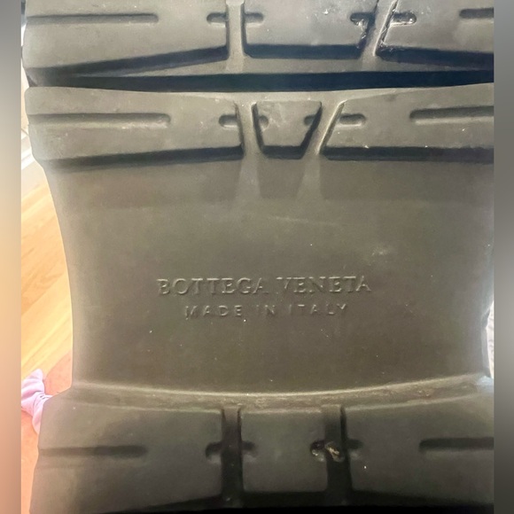 Bottega Lug Sole Boot in Green - Picture 6 of 10